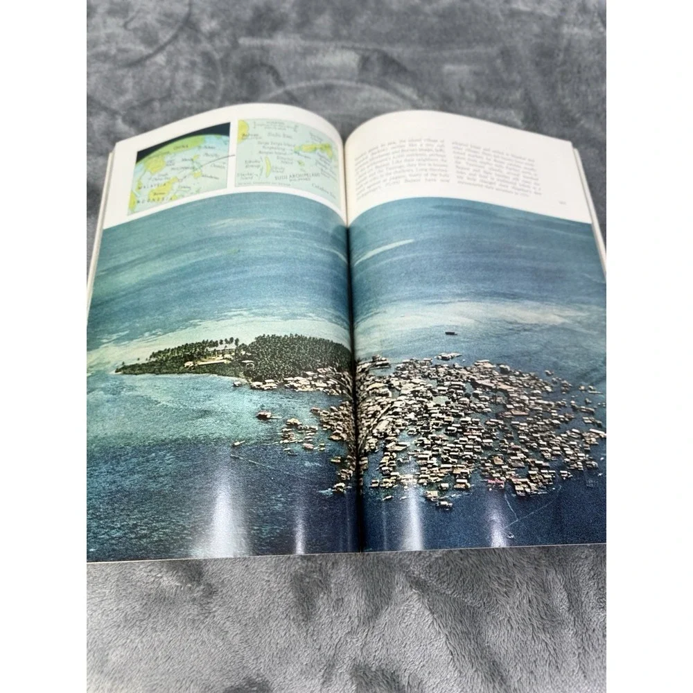 Vintage May 1976‎ National Geographic Journal Magazine Paperback Book